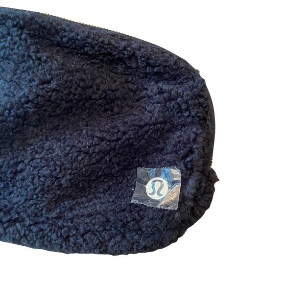 NWT Lululemon Everywhere Belt Bag Fleece 1L – Black | NWT Sherpa Waist Bag 727G - Picture 3 of 9